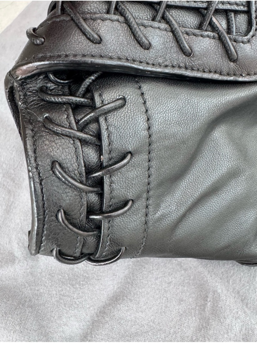 Alexander McQueen Vintage Black Leather De Manta Clutch With Corset Lacing - Picture 16 of 17